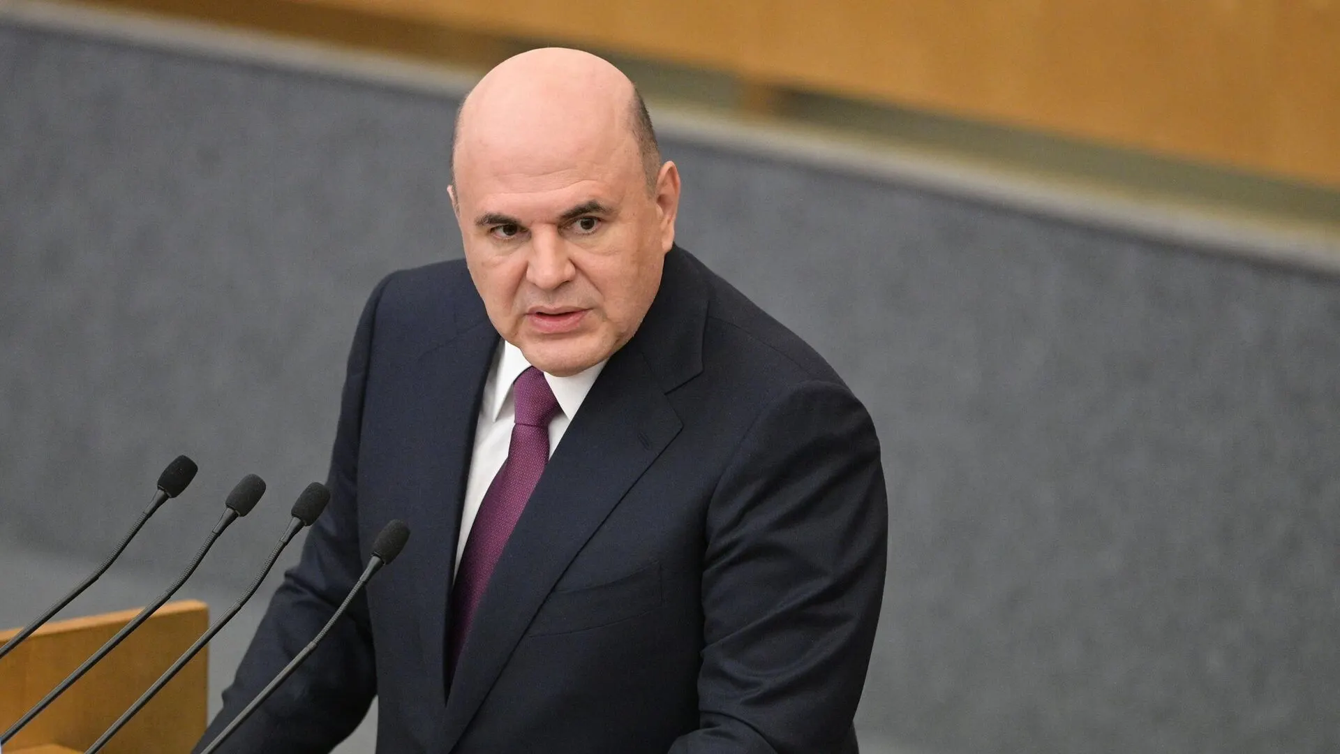Ассоциация компаний электронной коммерции поддержала поэтапное введение НДС на импортные товары и предупредила, что резкое ужесточение может увести покупателей в серые схемы и ударить по выручке российских продавцов.