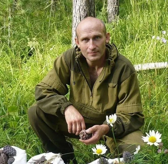 Андрей Падалка пишет из СИЗО-1, что 13 мая его избили за тихое приветствие администрации; после избиения он порезал себе живот в знак протеста. Первое судебное заседание по его делу назначено на 19 мая в Иркутском областном суде.