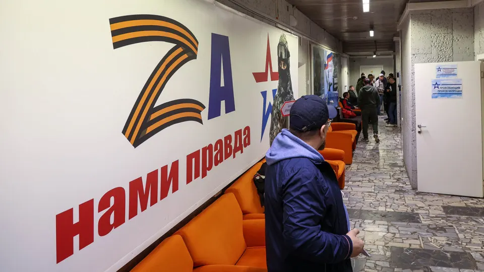 Владимирская область пересмотрела указ губернатора: компенсации и приоритеты по помощи теперь ограничены самими участниками СВО. Параллельно в ряде регионов сокращают выплаты и льготы на фоне дефицитов бюджетов.
