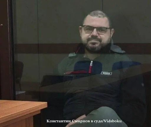 Лидера рязанского отделения «Яблока» обвиняют в вымогательстве 300 тыс. рублей у директора фонда капитального ремонта. В суде он заявил, что угроз не было, и сослался на экспертизу.