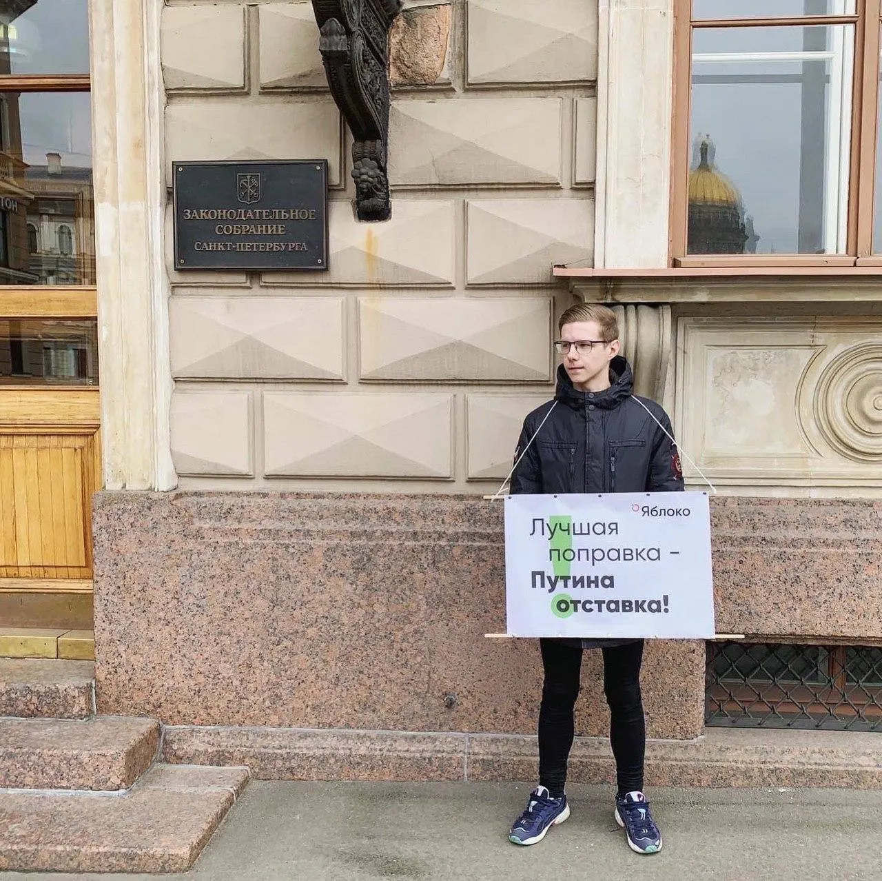 Вадим Ваганов сообщил, что его объявили в федеральный розыск. Точные уголовные статьи пока неизвестны — ранее его внесли в реестр «иностранных агентов» и выписали ряд административных штрафов.