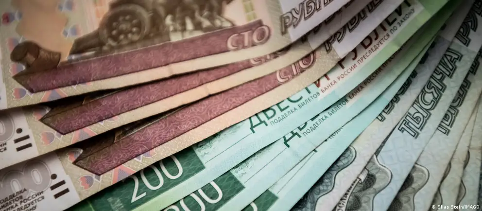 По оценке правительства, экономический рост снизится до 0,4% в 2026 году. Ожидается замедление инвестиций и доходов населения, инфляция приблизится к 5,2%, безработица сохранится на низком уровне.