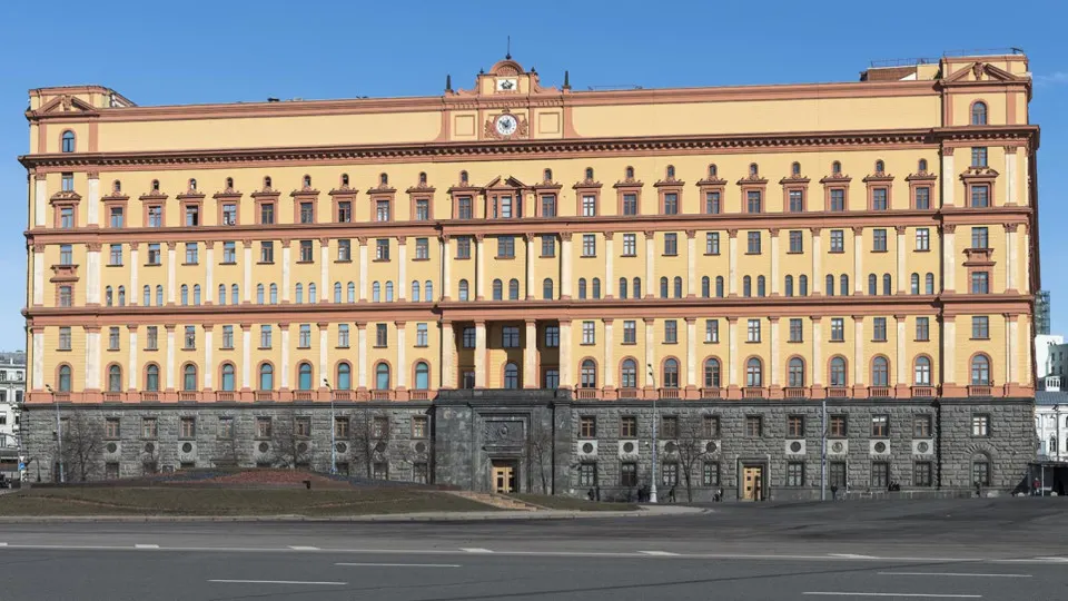 Руководство пограничной службы заявило о возведении финских заграждений в запрещённых местах и о попытках Эстонии изменить договорённости по водным границам; в ведомстве сообщают о росте провокаций и усилении напряжённости на западных рубежах России.