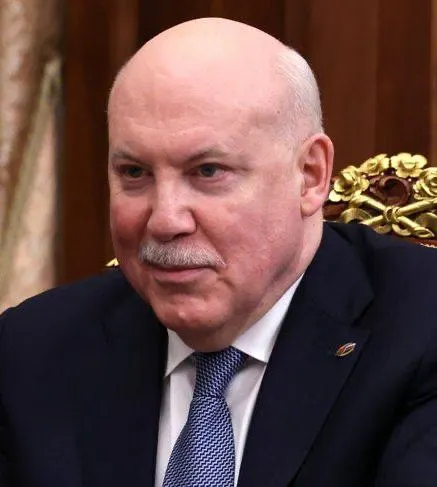 Дума Иркутска присвоила звание бывшему губернатору Дмитрию Мезенцеву за реализацию городских проектов, в том числе создание 130-го квартала и строительство ключевых объектов.