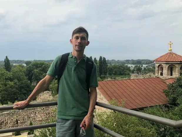 Политик был увезён из спецприемника в неизвестном направлении вместо планового освобождения; родственникам сообщили, что он находится в одном из отделов полиции, но точное место и причины задержания неясны.