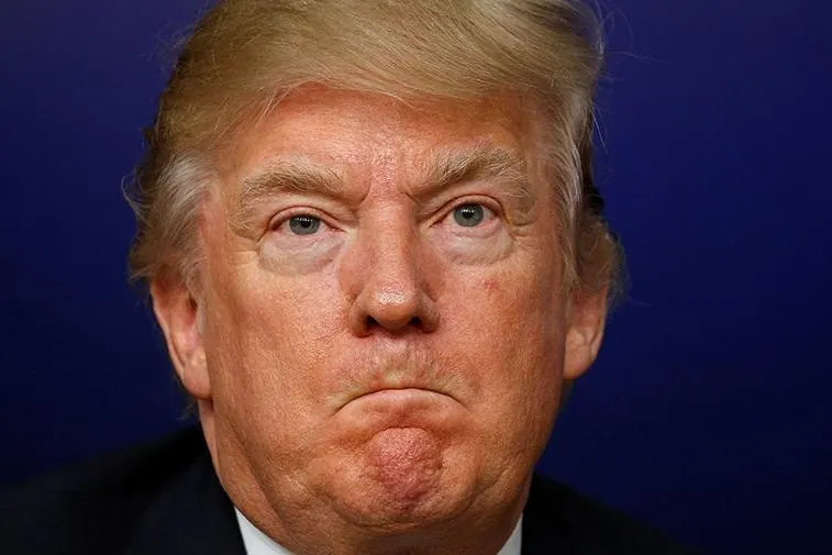 Президент США Дональд Трамп назвал ответ Ирана на предложение о мире недопустимым; после отказа Трампа цены на нефть выросли, а стороны продолжают обмениваться тяжёлыми требованиями и уступками.