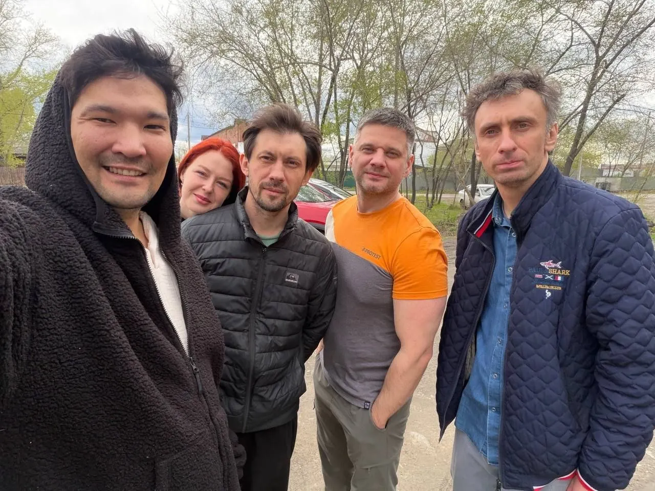 Григория Грибенко поместили в спецприёмник с 24 апреля: сначала на 12 суток за отказ от теста на наркотики, а сразу после освобождения — ещё на 10 суток из‑за якобы обнаруженных веществ в анализах. Сам активист связывает преследование с запретом митинга против блокировок интернета.