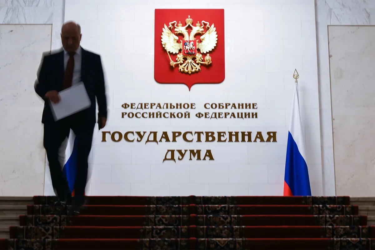 Документ, внесённый в 2024 году и принятый в первом чтении в мае 2025 года, предполагает закрытый перечень нарушений, при которых можно конфисковывать имущество граждан, покинувших страну.