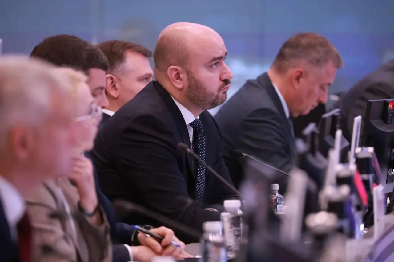 Губернатор Самарской области принял участие в совещании под руководством вице‑премьера Александра Новака. Обсуждали поставки бензина и дизеля, координацию между федеральным центром, регионами и поставщиками, а также мониторинг цен и логистику.