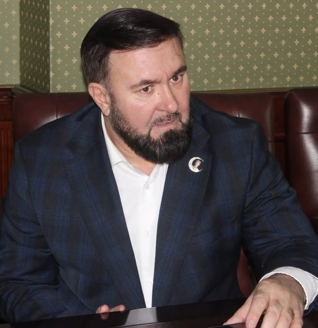 В распоряжении Кремля от 26 июня указано, что Мансур Солтаев получил грамоту за укрепление законности и защиту прав граждан. Ранее в отношении омбудсмена возникали обвинения в преследовании правозащитников и публикации материалов, связанных с пропавшей женщиной.
