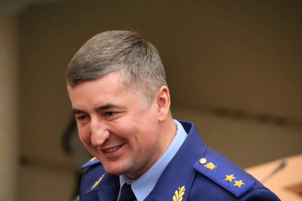 Президент назначил Романа Пантелеева прокурором Саратовской области, а прежнего прокурора региона Сергея Филипенко перевели на аналогичную должность в Воронежской области; указ вступил в силу 28 июня.