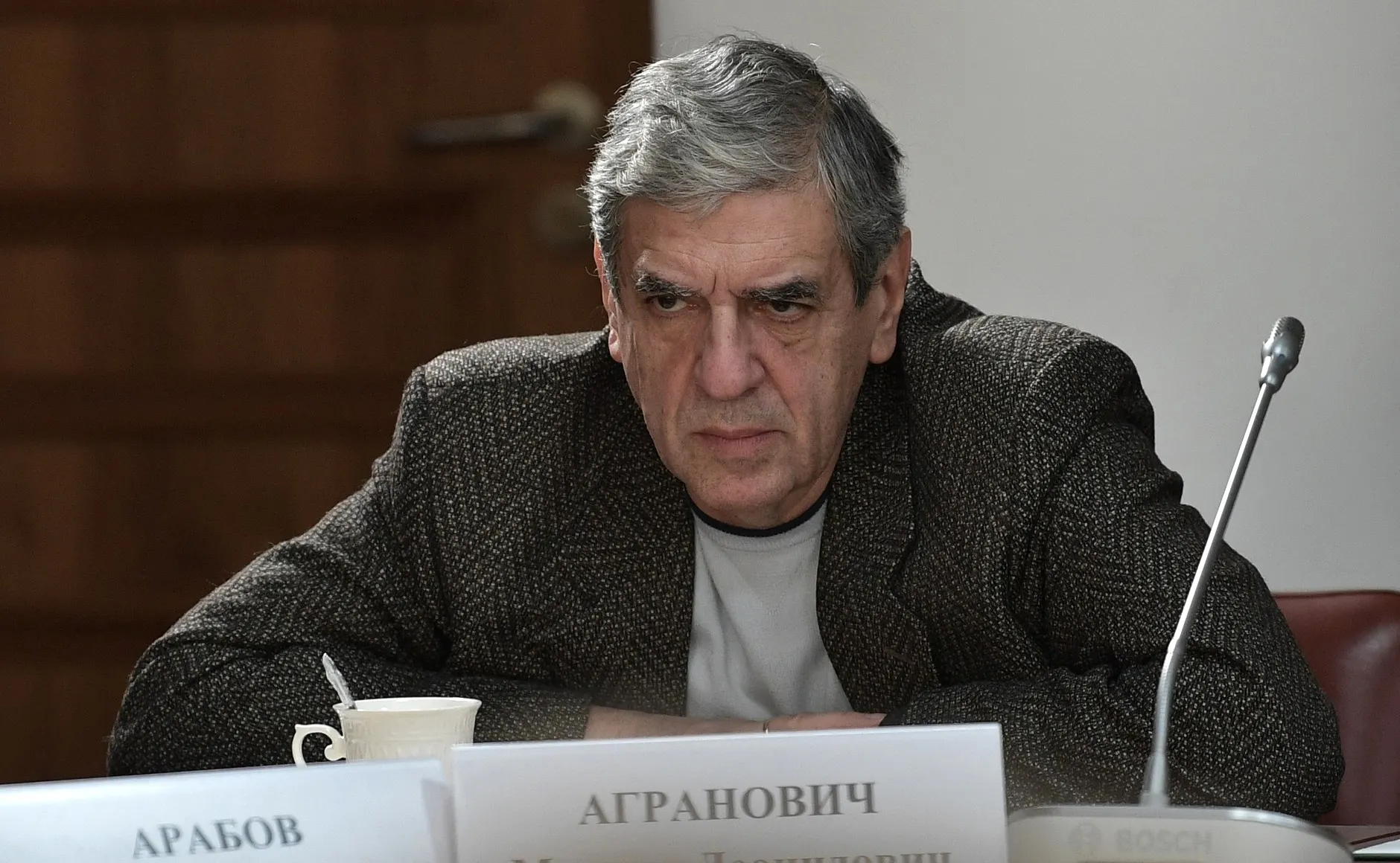 Операторский факультет ВГИК и другие учебные заведения предлагают бесплатное обучение при условии службы в войсках беспилотных систем: обещают общежитие, статус ветерана и льготы, однако юристы и правозащитники предостерегают об ограничениях и рисках.