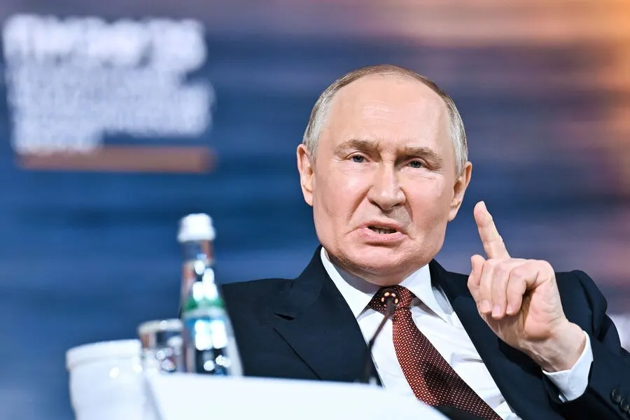 Президент заявил, что перебои на топливном рынке носят временный характер, ненефтегазовые доходы бюджета во II квартале выросли на 25%, а экономическая политика должна быть ориентирована на долгосрочные цели.