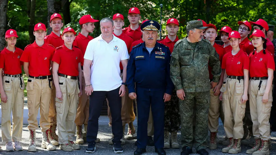 Минпросвещения разделит ОБЗР на два курса — НВП и «Безопасность жизнедеятельности», по 34 часа каждый. Изменения коснутся учащихся 8‑х и 10‑х классов.
