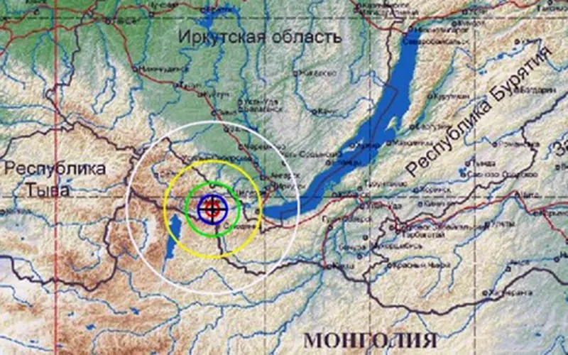 В Тункинском районе Бурятии зарегистрировали два сейсмособытия — магнитуды 4,9 и 3 (по формуле для байкальского региона). Толчки силой 3–4 балла ощущались в Иркутске, Ангарске, Слюдянке и ряде посёлков. В МЧС организовали обследование зданий.