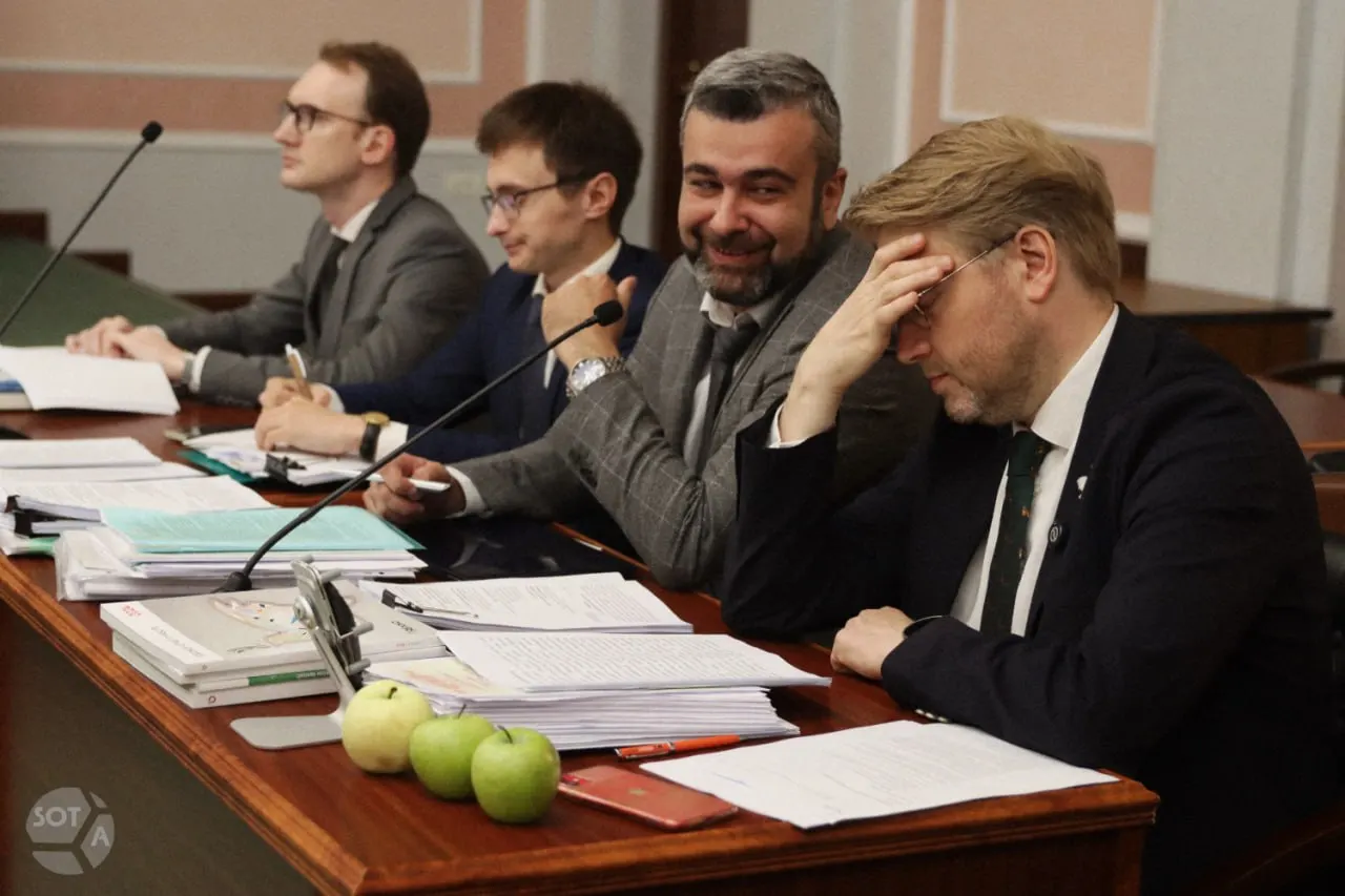Иск в Верховный суд охватывает обвинения в агитации в соцсетях, нарушении авторских прав и призывах к миру, выдвинутые против политической партии.