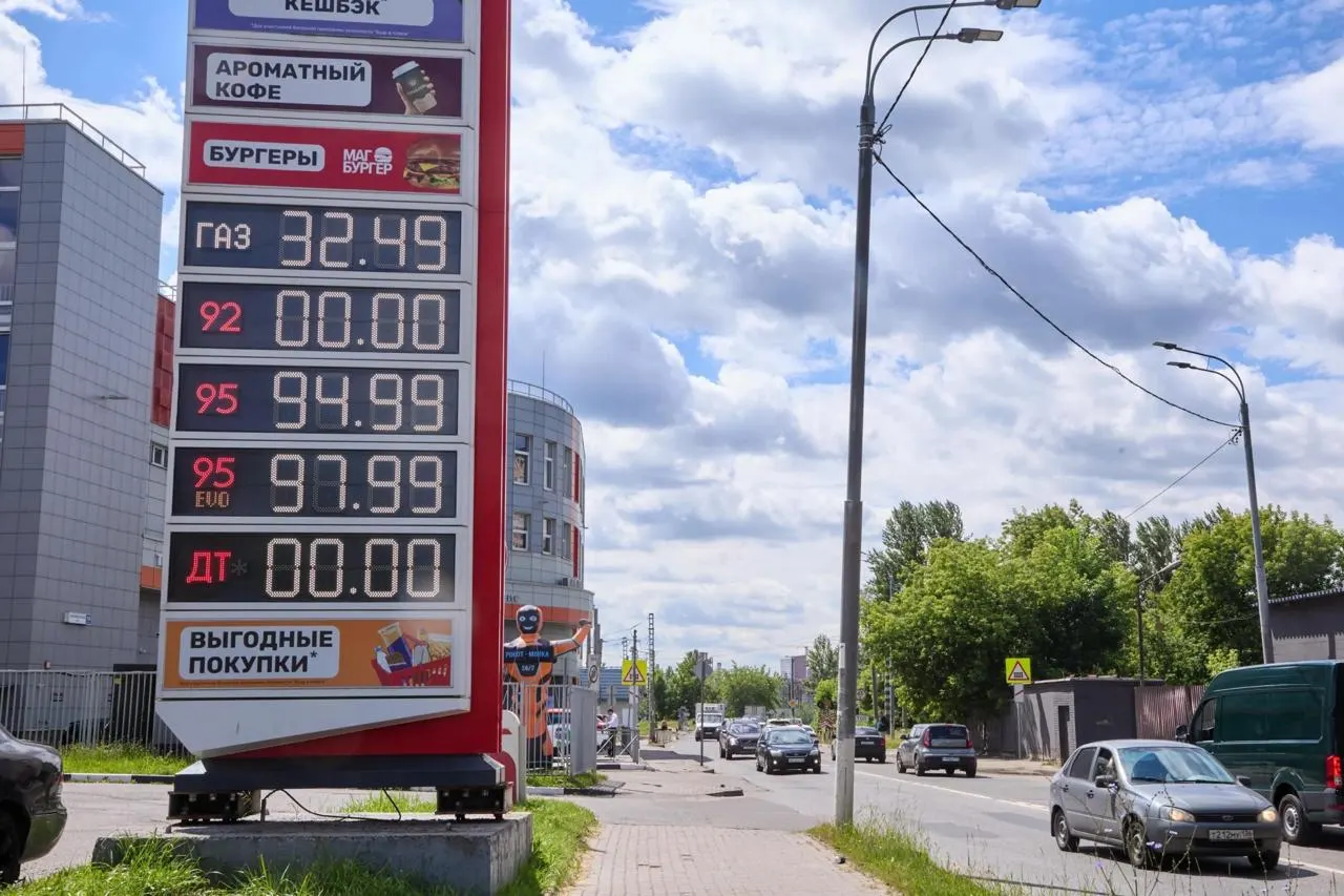 ФАС зафиксировала рост числа дел и предупреждений по топливному рынку, приводя примеры из регионов и общую динамику по стране.
