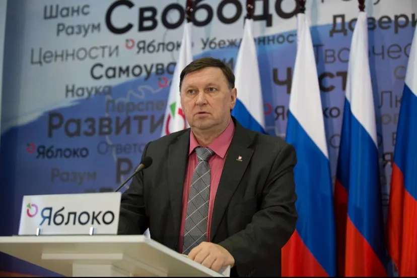 В последний допустимый день снятия кандидатов судебные органы приняли решения в Москве и Екатеринбурге; активисты Яблока столкнулись с арестами, начались новые разбирательства вокруг кампании.