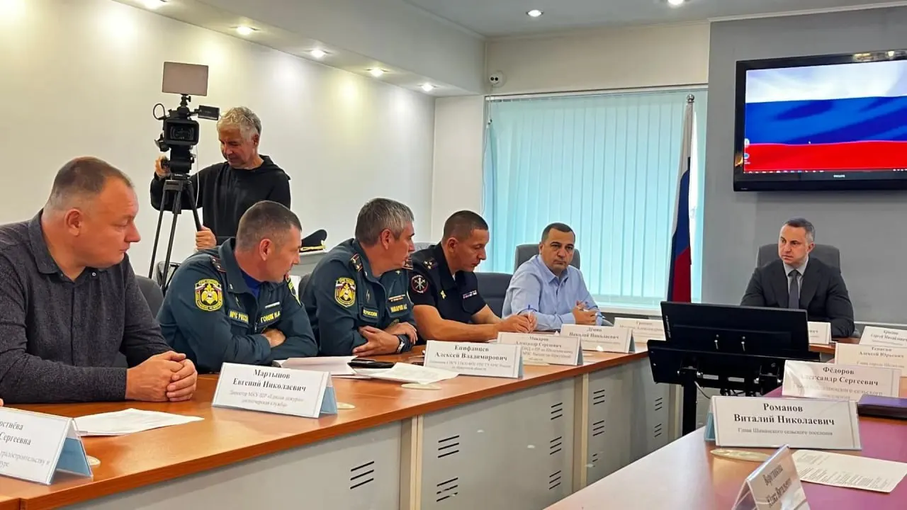 В Иркутской области введён режим повышенной готовности из-за массового выхода медведей в населённые пункты; власти усиливают патрули и призывают сообщать о случаях.