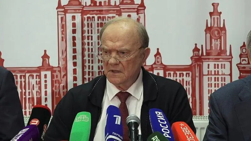 Лидер КПРФ заявил на брифинге о необходимости радикальных шагов для вывода страны из экономического кризиса и снижения бремени граждан.
