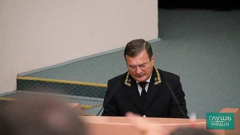 Председатель Саратовского областного суда Олег Ляпин и его заместители Артем Аниканов и Ирина Ефимова привлечены к дисциплинарной ответственности за систематические нарушения в работе региональных судов и недостаточный контроль со стороны руководства.