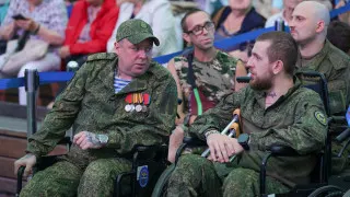 Министерство здравоохранения заявило, что с июня 2023 года психолого‑психиатрическую помощь получили сотни тысяч участников боевых действий, для чего по стране открыто более 2,7 тысячи специализированных кабинетов и создано веб-приложение для раннего выявления расстройств.