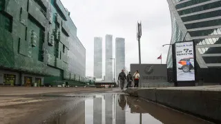 Большинство работодателей в России приостановили расширение штата до конца года из‑за ослабления спроса, переходя от массового найма к точечным кадровым решениям и частичной занятости.