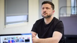 Президент Украины Владимир Зеленский считает, что ужесточение интернет-ограничений и блокировки мессенджеров в России связаны с подготовкой к масштабной мобилизации и возможному новому наступлению в Украине.