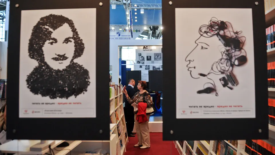 Книги Пушкина, Гоголя, Тургенева, Толстого и Булгакова в ряде российских онлайн‑сервисов получили маркировку о «пропаганде» наркотиков, несмотря на заверения законодателей, что классика под новые требования не попадет.