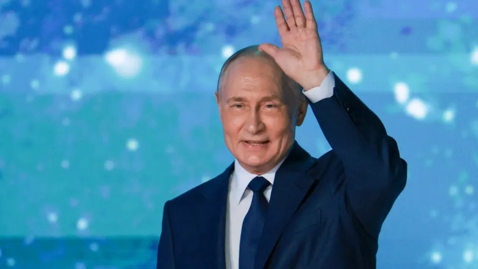 Президент Владимир Путин заявил, что даже при ограничениях мобильного интернета россиянам должны быть доступны госуслуги, платёжные системы и запись к врачу, и поручил проработать механизм их бесперебойной работы.