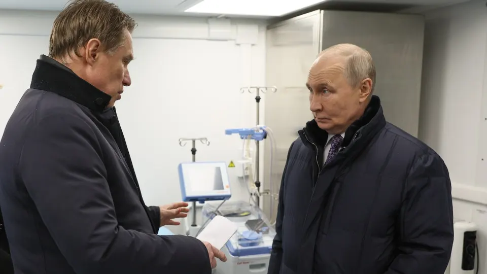 Президент распорядился увеличить охват диспансеризации репродуктивного здоровья у мужчин и женщин на фоне многолетнего падения рождаемости в России.