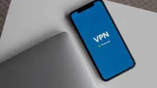 Российские пользователи VPN-сервисов в ближайшее время могут столкнуться с запретом оплаты подписок с банковских карт, а также с усилением блокировок серверов и инфраструктуры этих сервисов.