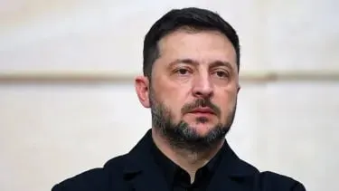 Президент Украины сообщил, что российские силы продолжают боевые действия вопреки договорённостям, отмечая массовые атаки дронами-камикадзе и обещая зеркальную реакцию в случае возобновления полномасштабных ударов.