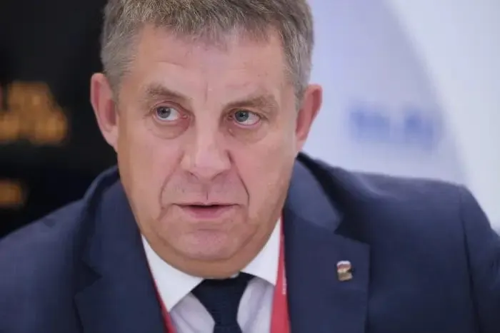 Отправленный в отставку глава Брянской области может занять вакантное место в нижней палате — Богомаз уже работал в Госдуме в 2012–2014 годах и может вернуться в федеральную политику.