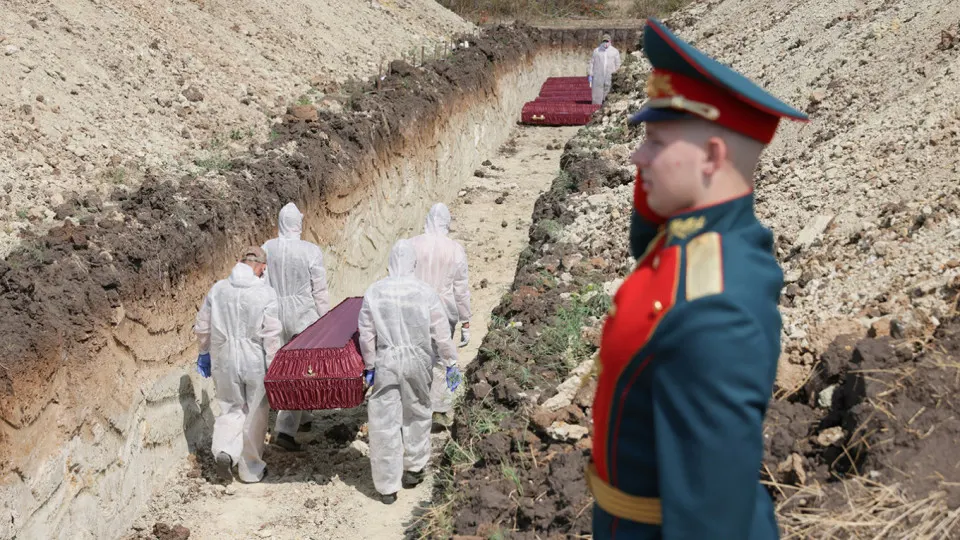 Анализ поимённых списков, реестра наследственных дел и судебной статистики даёт документально обоснованную минимальную оценку в 352 тысячи погибших и указывает на рост судебных признаний погибшими в 2024–2025 годах.