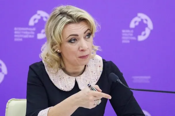 Представитель МИД РФ заявила, что сотрудники Госдепа уведомляют российских дипломатов о том, что их дети, родившиеся в США, якобы являются гражданами США по праву почвы, хотя семьи не подавали соответствующих заявлений.