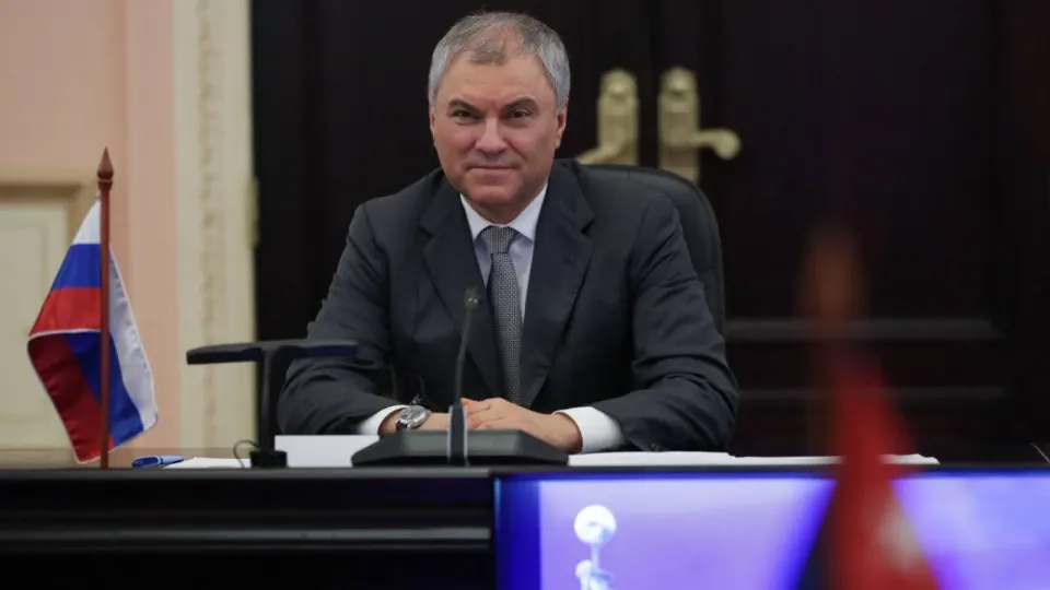 Спикер Госдумы предупредил, что удары с применением западных спутниковых технологий и вооружения по гражданским объектам могут привести к ответным мерам «оружием, которое не оставит следа». Поводом стал удар по Старобельску; затем последовали удары по Киеву и заявления о регулярных обстрелах.