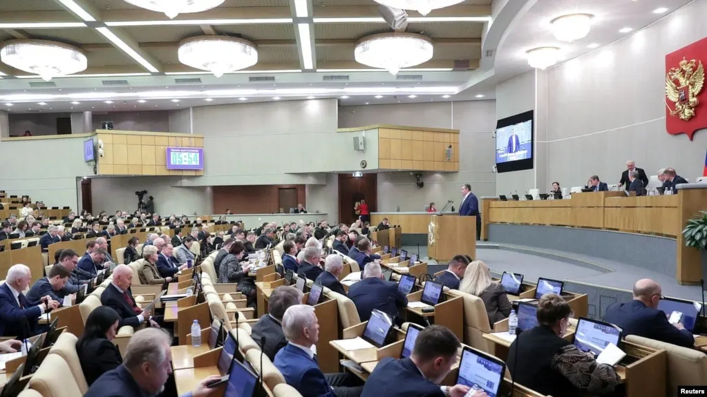 Депутаты одобрили пакет поправок: запрет социальной рекламы для «иностранных агентов», обязанность банков оперативно передавать данные, переход части отчётности в электронный формат и другие меры. Законы отправлены в Совет Федерации для дальнейшего утверждения.