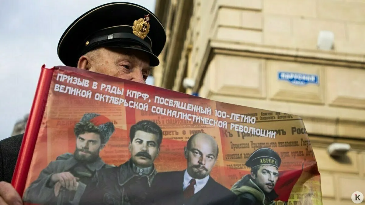 Правила 2026 года запрещают использование в агитации изображений умерших (реальных и вымышленных) и голосов, созданных ИИ; при упоминании «иностранного агента» требуется пометка.