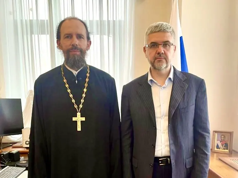 Заместитель министра юстиции на Петербургском международном юридическом форуме заявил, что совместное проживание без официальной регистрации брака представляет риск для страны; Минюст проводит мониторинг и готовит предложения по изменению Семейного кодекса.