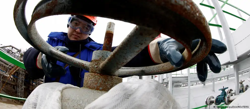 Утром 25 июня беспилотники нанесли удары по уфимскому нефтеперерабатывающему кластеру: пострадали установки двух заводов, над промзоной поднимались столбы дыма. Власти подтверждают атаку, идут проверки и оценка последствий.