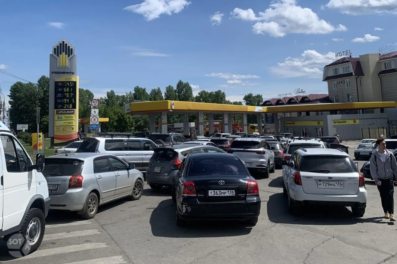 В регионе ограничили отпуск топлива и запретили продажу в посторонние ёмкости — меры введены губернатором, чтобы не допустить чрезвычайной ситуации.