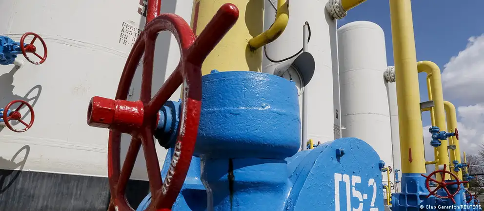 Украина не продлила контракт с «Газпромом», сославшись на национальную безопасность. Наибольшие последствия почувствовала Молдова; Словакия, Чехия и Австрия нашли альтернативные маршруты, а Венгрия продолжит получать газ через «Турецкий поток».