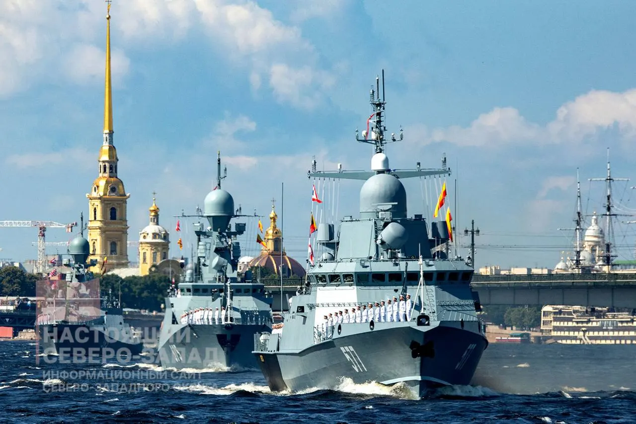 Минобороны приняло решение не проводить главный военно‑морской парад в Санкт‑Петербурге, который с 2017 года проводился ежегодно. В 2025 году отмена объяснялась «общей обстановкой», в прошлом году часть церемонии уже была сокращена. День ВМФ отмечают 26 июля.