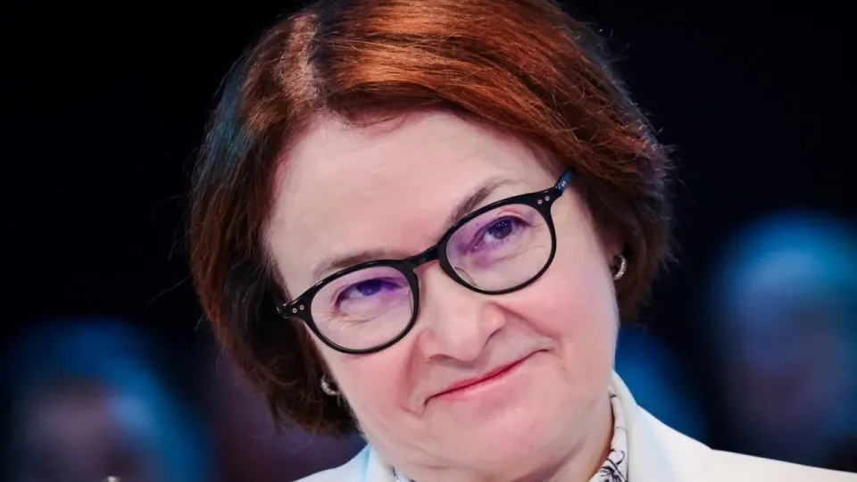 Отсутствие Эльвиры Набиуллиной на ключевых мероприятиях вызвало слухи и ускорило дискуссию о снижении ключевой ставки и перераспределении бюджетных средств в пользу военных расходов.