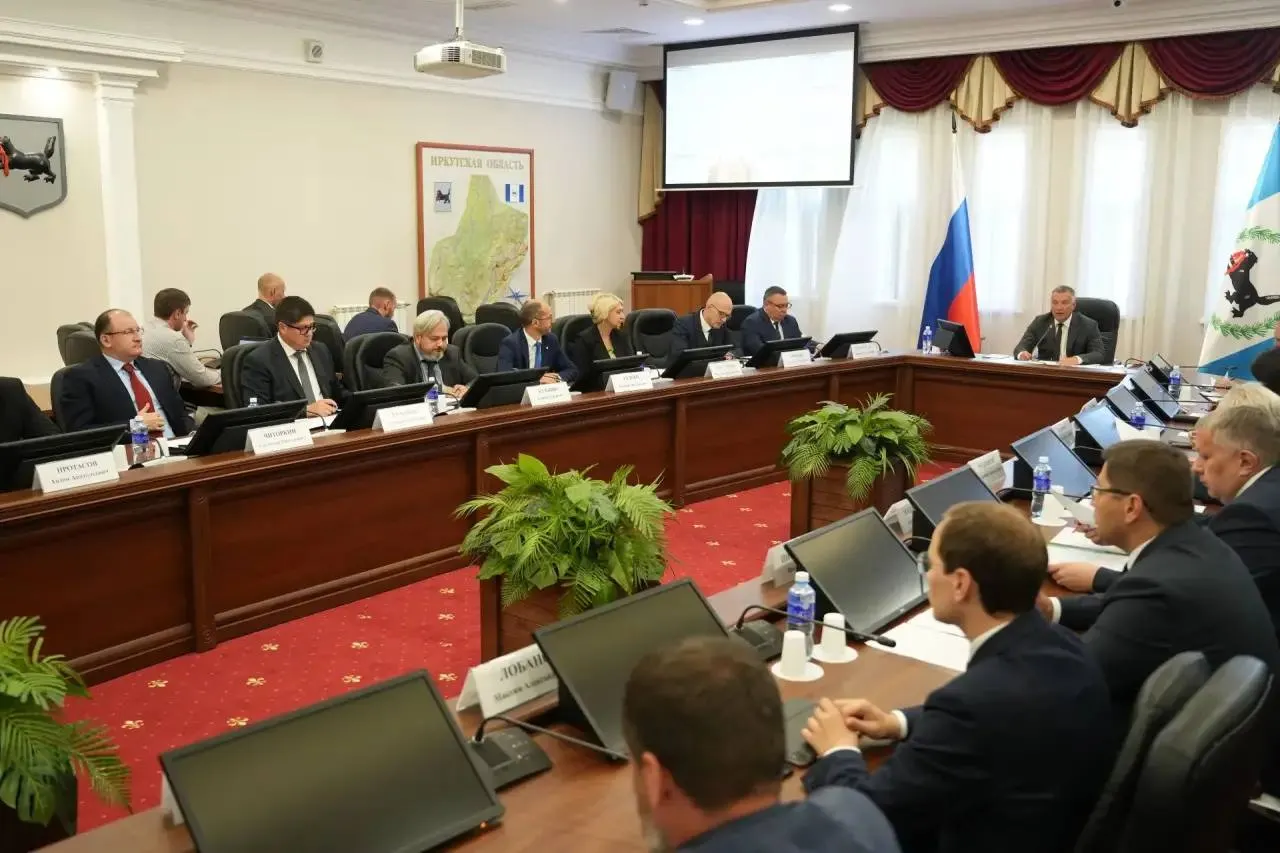 В регионе обновили сотни километров коммунальных сетей и работают над обеспечением бесперебойной работы котельных, ТЭЦ, жилого фонда и социальных объектов в холодный период.