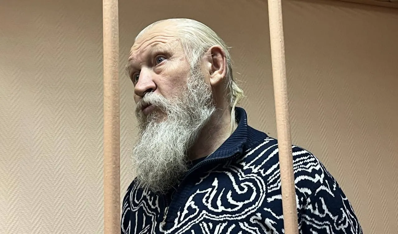 В обновлённый реестр внесён Михаил Александрович Глущенко — бывший депутат Госдумы от ЛДПР, ранее осуждённый за соучастие в убийстве Галины Старовойтовой.