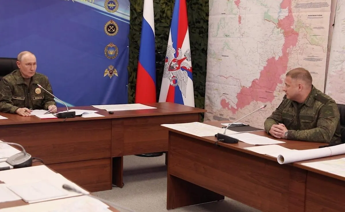 На совещании с руководством Генштаба и командованием войск заявили о переходе под контроль всей территории ЛНР, освобождении 636 км² за июнь и о взятии Константиновки; расстояние до Славянска оценили в 8 км.