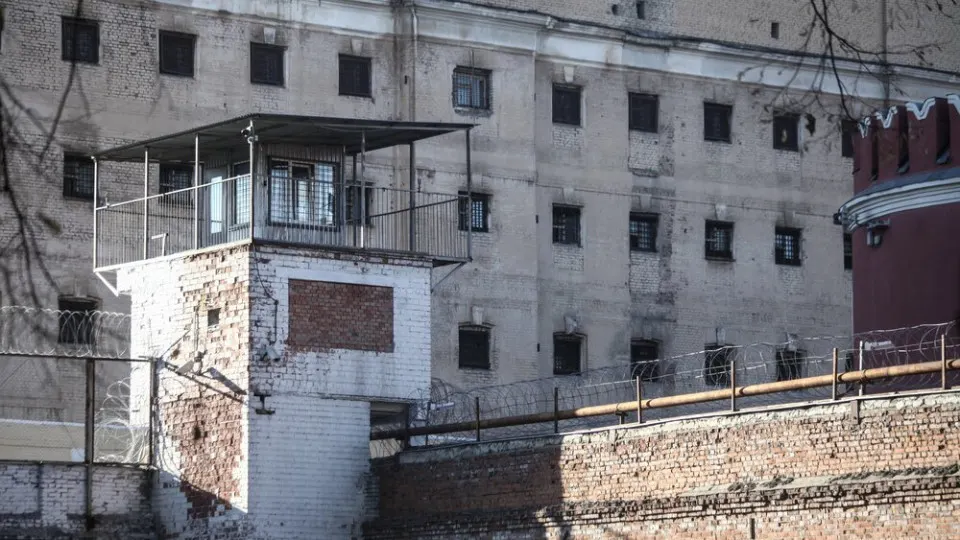В правительство внесло пакет законопроектов, который исключает ряд статей УК из ограничений при заключении контрактов с Минобороны — это позволит большему числу осуждённых или подследственных подписывать контракты и отправляться на войну против Украины.