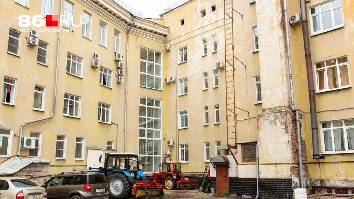 Решение об обустройстве придомовой территории, в том числе организации парковочных мест, принимают собственники на общедомовом собрании.